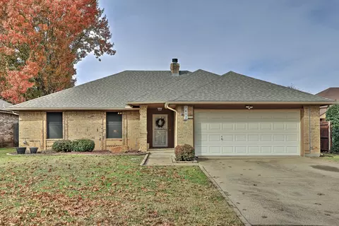 7612 Pampas Dr, Fort Worth, TX 76133