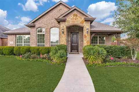 3017 Carlton Pkwy, Waxahachie, TX 75165