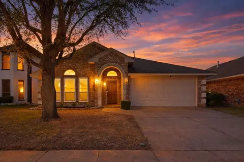 908 Churchhill Dr, Saginaw, TX 76131