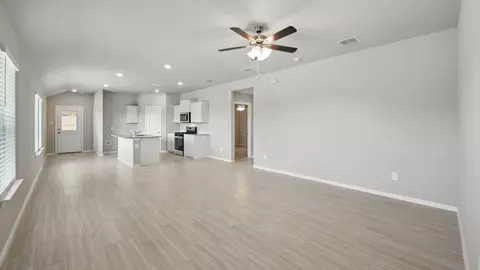 Living - 119 Mojave Rd, Boyd, TX 76023 photo 6 of 10