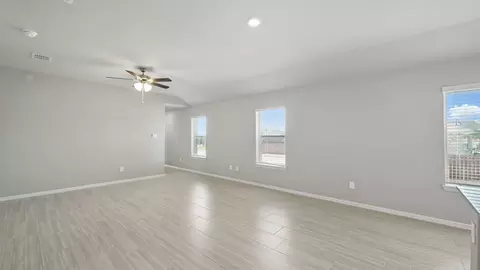 Living - 119 Mojave Rd, Boyd, TX 76023 photo 5 of 10