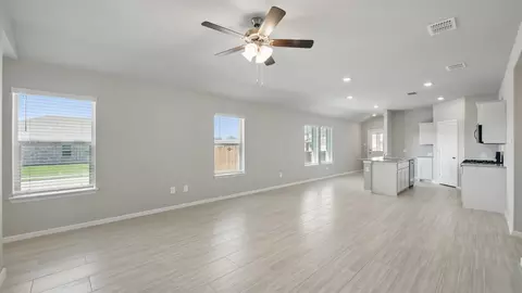 Living - 119 Mojave Rd, Boyd, TX 76023 photo 7 of 10