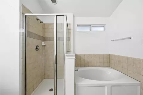 Bath - 309 Moonlight Dr, Euless, TX 76039 photo 2 of 3