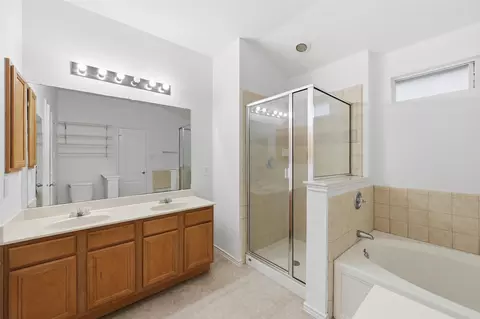 Bath - 309 Moonlight Dr, Euless, TX 76039 photo 1 of 3