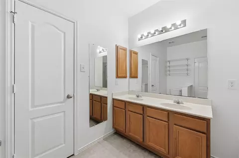 Bath - 309 Moonlight Dr, Euless, TX 76039 photo 3 of 3