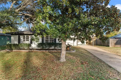 3211 Caroline Dr, Bossier City, LA 71112