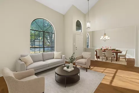 2116 S Winding Creek Dr, Grapevine, TX 76051