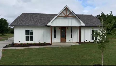 518 Strong St, Bowie, TX 76230