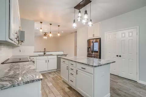4812 Parkmount Dr, Fort Worth, TX 76137