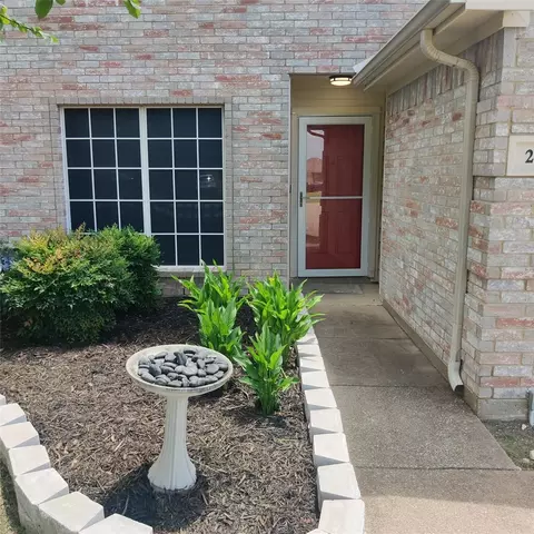 222 Chesterfield Cir, Waxahachie, TX 75165