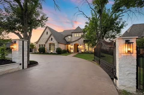 320 W Highland St, Southlake, TX 76092