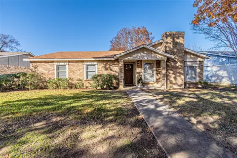 1313 Oakbluff Dr, Lancaster, TX 75146