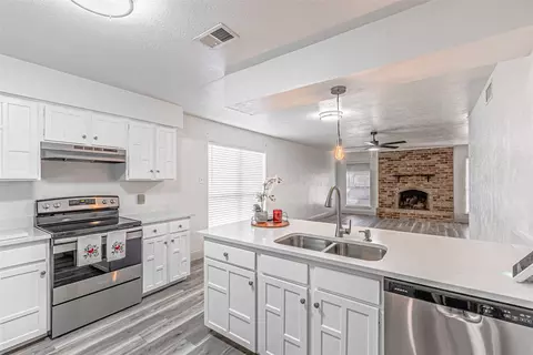 Kitchen - 1313 Oakbluff Dr, Lancaster, TX 75146 photo 4 of 4