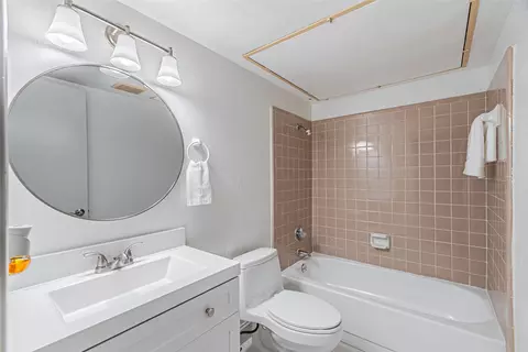 Bath - 1313 Oakbluff Dr, Lancaster, TX 75146 photo 1 of 2