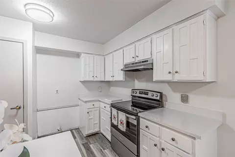 Kitchen - 1313 Oakbluff Dr, Lancaster, TX 75146 photo 2 of 4
