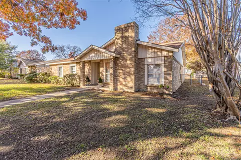 Exterior - 1313 Oakbluff Dr, Lancaster, TX 75146 photo 3 of 7