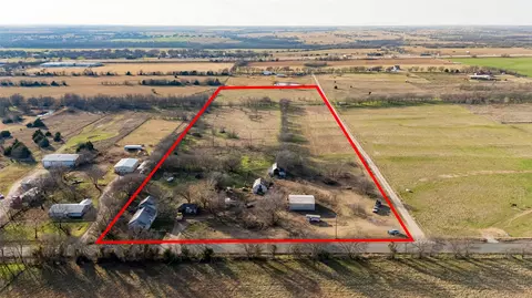 717 N Pecan Creek Trl, Valley View, TX 76272