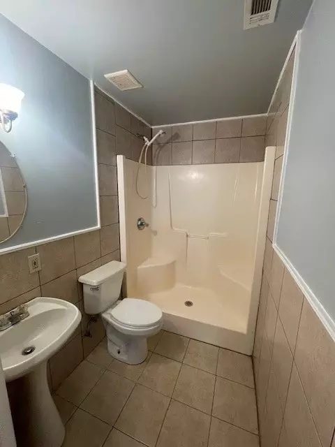 Bath - 629 Constable St, Minden, LA 71055 photo 1 of 1