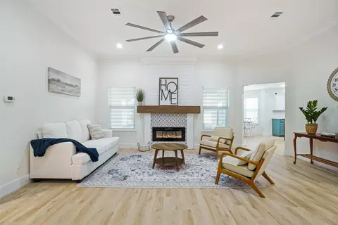 302 Robins Way, Granbury, TX 76048