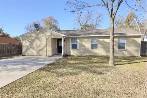 705 Glynn Oaks Dr, Arlington, TX 76010