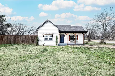 202 S Trappier St, Alvord, TX 76225