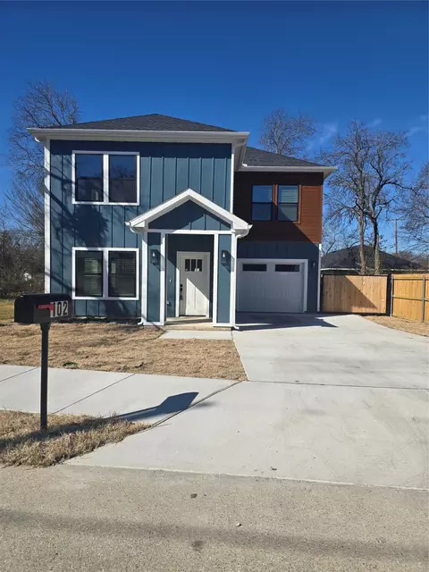 102 Jarrett St, Waxahachie, TX 75165