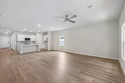 Living - 369 Declan St, Springtown, TX 76082 photo 5 of 7