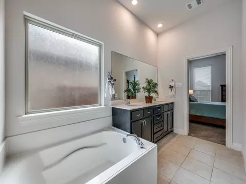 Bath - 2904 Open Range Dr, Celina, TX 75009 photo 4 of 6
