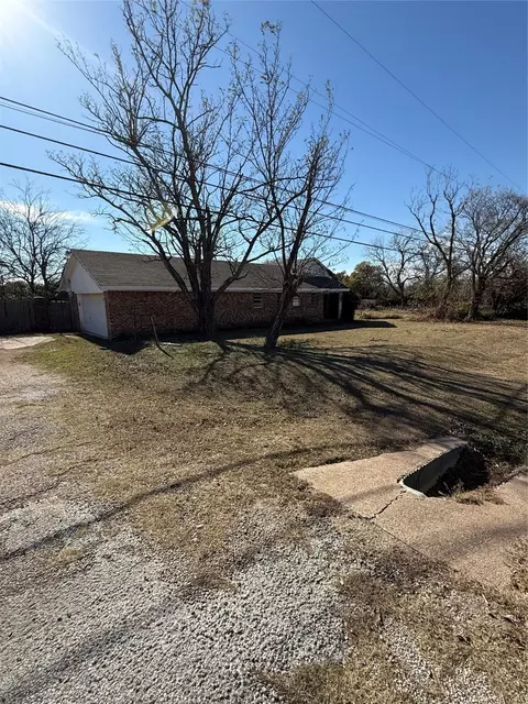 2419 S 1st St W, Clyde, TX 79510