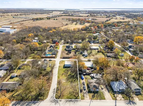 715 E 10th St, Kemp, TX 75143