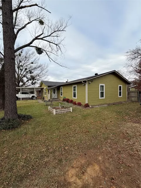 703 Carver St, Whitesboro, TX 76273