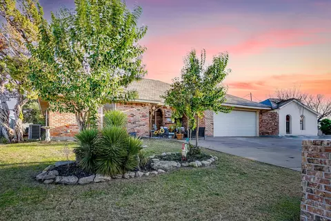 5244 Hill Ridge Dr, Fort Worth, TX 76135