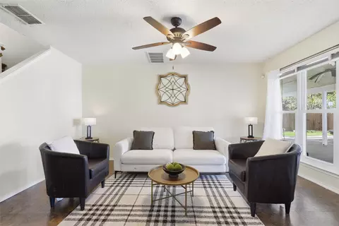 848 Stafford Station Dr, Saginaw, TX 76131