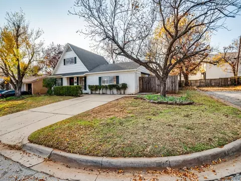 1304 New Haven St, Arlington, TX 76011