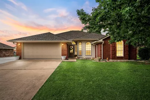 112 Topaz Cir, Hewitt, TX 76643