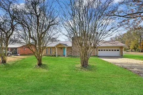 Exterior - 102 E Bayside Dr, Mabank, TX 75156 photo 2 of 2