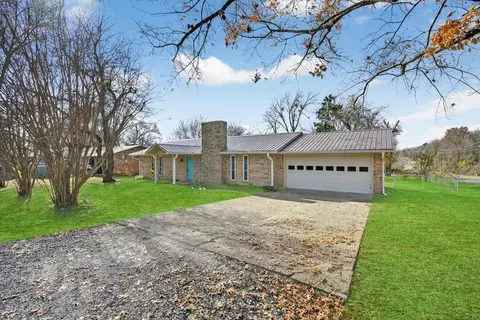 102 E Bayside Dr, Mabank, TX 75156