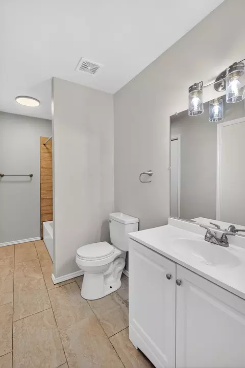 Bath - 102 E Bayside Dr, Mabank, TX 75156 photo 3 of 4