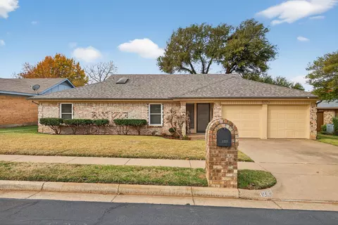 3225 Emerald St, Bedford, TX 76021