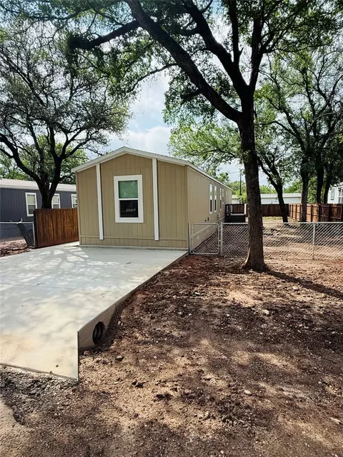 3003 Elmwood Dr, Granbury, TX 76048