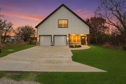 5529 Mercedes Cir, Granbury, TX 76048