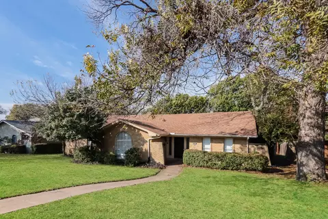 4821 Ashbrook Rd, Dallas, TX 75227