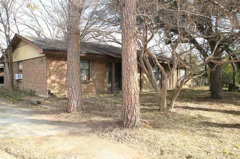 611 Cain St, Lake Dallas, TX 75065