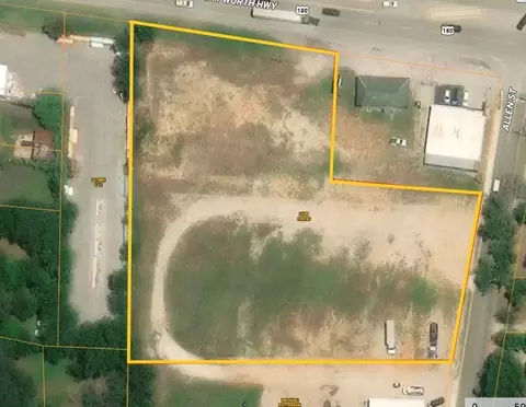 102 Allen St, Weatherford, TX 76086