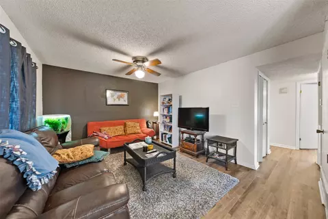 1421 S 12th St #210, Waco, TX 76706