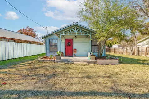 816 S Houston St, De Leon, TX 76444