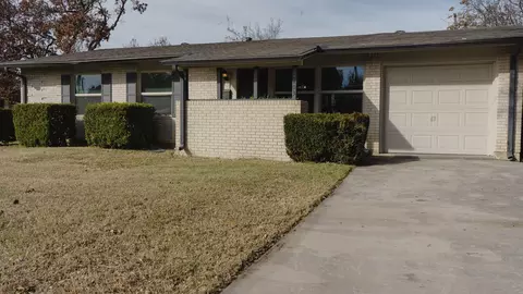 2403 Briarwood Ln, Carrollton, TX 75006