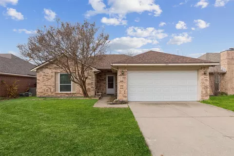 1206 Hanover Dr, Euless, TX 76040