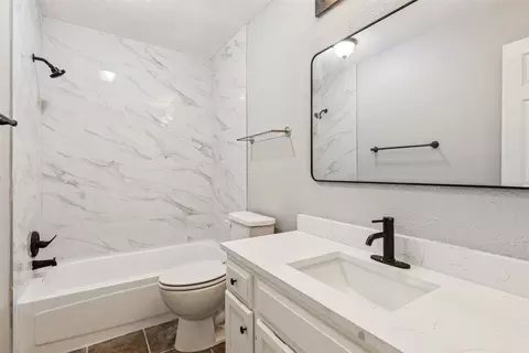 Bath - 1206 Hanover Dr, Euless, TX 76040 photo 4 of 4
