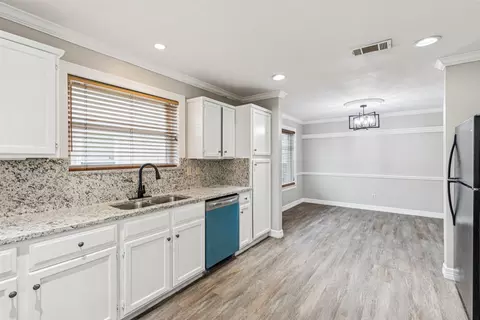 Kitchen - 1206 Hanover Dr, Euless, TX 76040 photo 5 of 5
